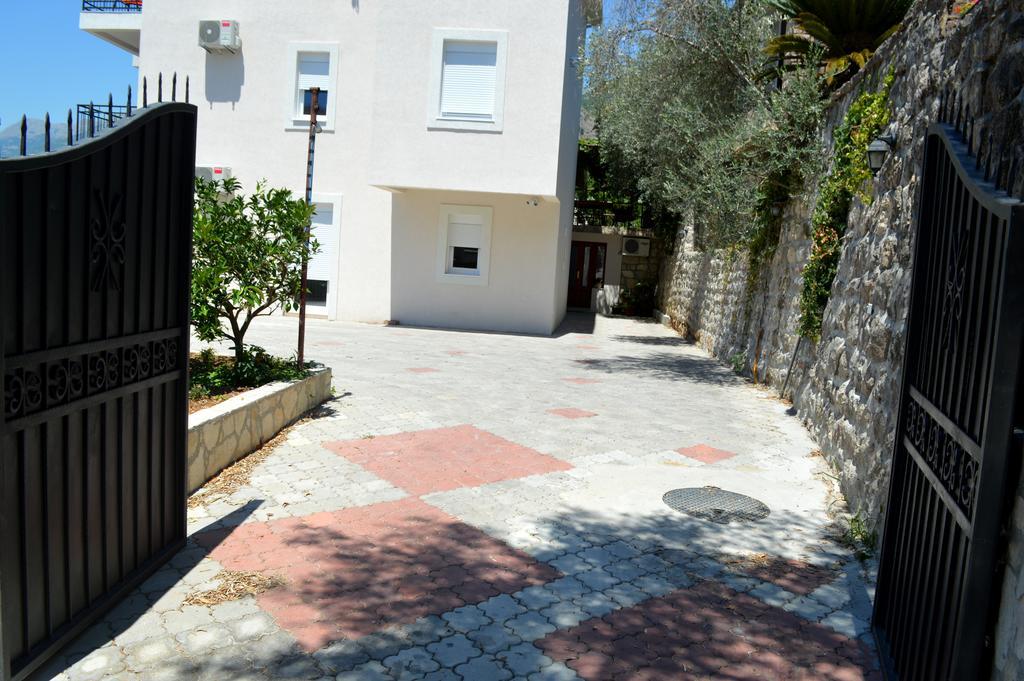 Apartments Mm Sveti Stefan Esterno foto