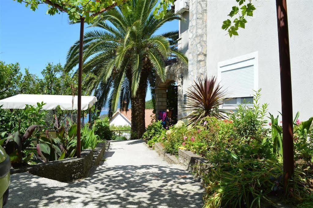 Apartments Mm Sveti Stefan Esterno foto